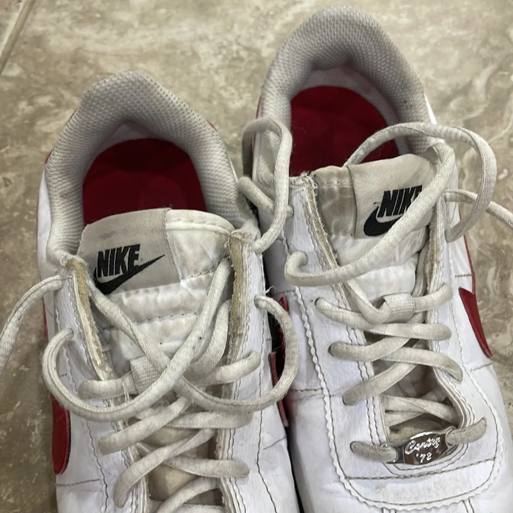 NIKE CORTEZ BASIC‎ SL FORREST GUMP (GS) WHITE / VARSITY RED 904764 103 Sz 4.5Y